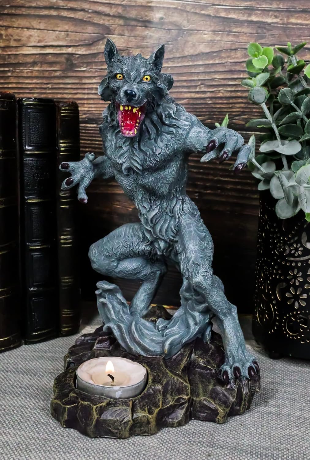 Gothic Werewolf Tea Light Candle Holder Statue Lycan Beast Wolf Man Figurine Werewolves Direwolf Fantasy Decor Sculpture for Halloween Underworld Macabre Mystic Decorative Candleholder